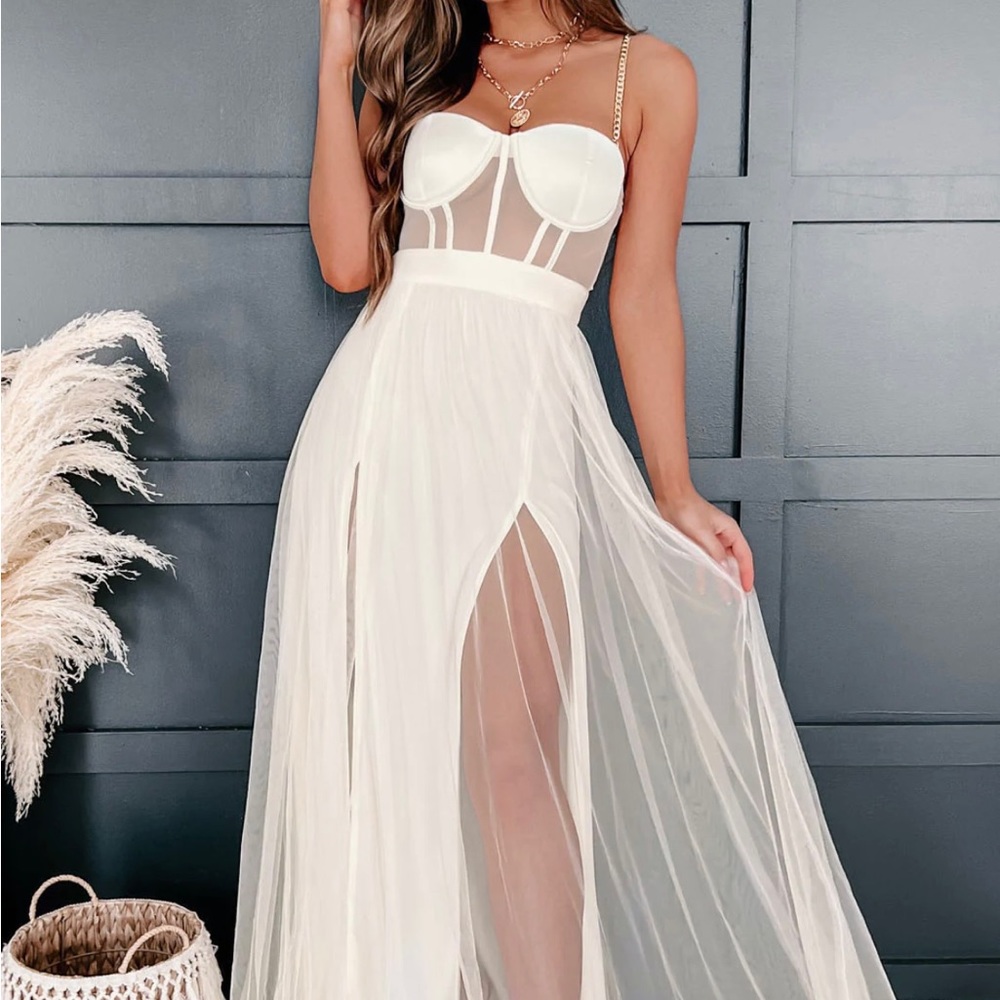 Gold Chain Dress - Ivory. Size Medium